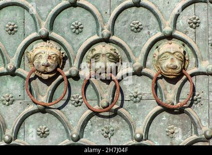 Porte du portail principal, basilique Saint-Marc, Piazza San Marco, Venise, Italie Banque D'Images