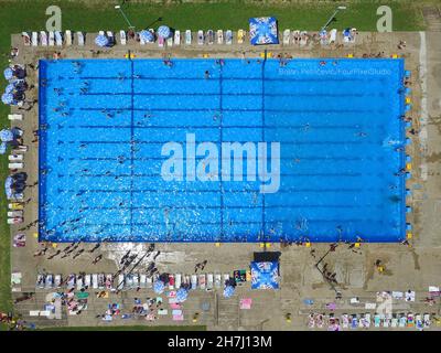 Vue de dessus d'une piscine Banque D'Images