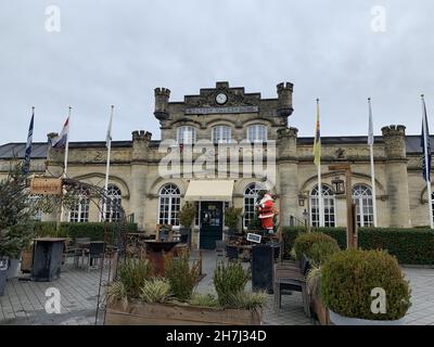 VALKENBURG, PAYS-BAS - 26 décembre 2019 : extérieur d'une gare de Valkenburg, pays-Bas - ambiance de Noël Banque D'Images