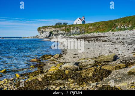 phare et maison de gardien de phare sur l'île aux Perroquets, une des îles de l'archipel Mingan dans la région Côte Nord du Québec (Canada) Banque D'Images