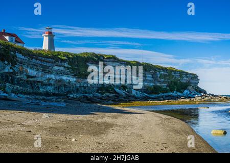 phare et maison de gardien de phare sur l'île aux Perroquets, une des îles de l'archipel Mingan dans la région Côte Nord du Québec (Canada) Banque D'Images