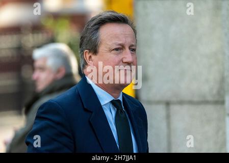 David Cameron, ancien Premier ministre conservateur, arrive pour les funérailles du député assassiné Sir David Amess à la cathédrale de Westminster, Londres, Royaume-Uni Banque D'Images