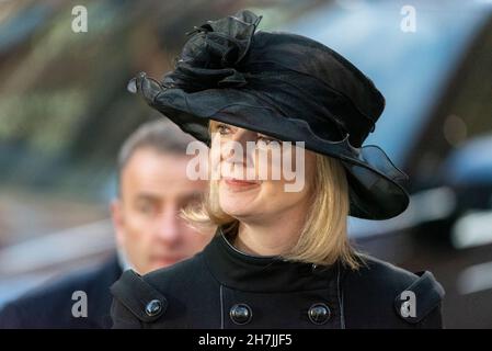 Le député Liz Truss arrivant pour le service funéraire exige une masse pour le député assassiné Sir David Amiss à la cathédrale de Westminster, Londres, Royaume-Uni Banque D'Images