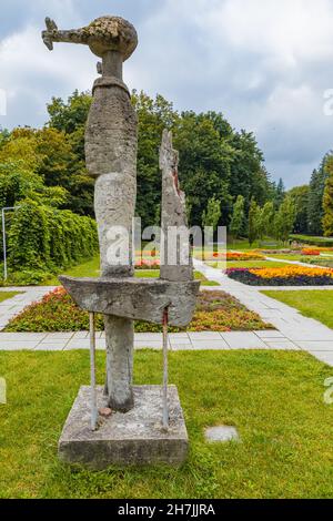 Poznan, Pologne - 2 octobre 2020 : sculpture du dimanche de Tarkowski romain dans le jardin floral du parc de la Citadelle Banque D'Images