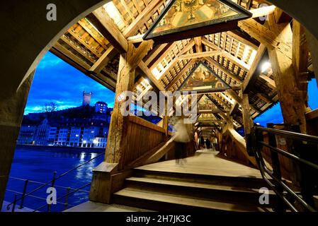 Sur le Sprauerbrücke, Lucerne, Suisse Banque D'Images