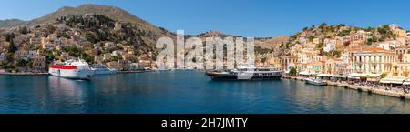 SYMI, GRÈCE - 15 mai 2018 : Panorama de l'île de Symi.Grèce Banque D'Images