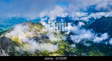 Panorama de Nebelhorn, 2224m, à la Deinenkopf, 2043m et dans la vallée de Retterschwanger, Alpes d'Allgäu, Allgäu, Bavière, Allemagne,UE Banque D'Images