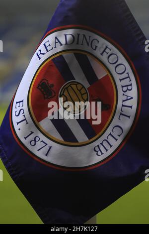 Reading, Royaume-Uni.23 novembre 2021.Lecture de l'indicateur d'angle FC.EFL Skybet Championship Match, Reading v Sheffield Utd au Select car Leasing Stadium à Reading le mardi 23 novembre 2021. Cette image ne peut être utilisée qu'à des fins éditoriales.Utilisation éditoriale uniquement, licence requise pour une utilisation commerciale.Aucune utilisation dans les Paris, les jeux ou les publications d'un seul club/ligue/joueur. photo par Steffan Bowen/Andrew Orchard sports photographie/Alay Live news crédit: Andrew Orchard sports photographie/Alay Live News Banque D'Images