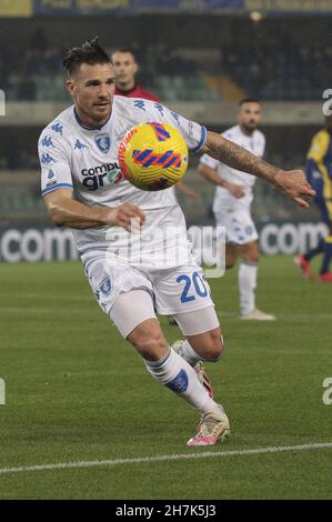 Vérone, Italie.22 novembre 2021.Verona (VR), Italia, 22 novembre 2021, Stadio Marc'Antonio Bentegodi, 13Â° giornata Campionato di calcio Serie A Tim 2021/2022, incontro tra le escadron dell'Hellas Verona e dell'Empoli FC, nella foto: 20 Riccardo Fiamozzi crédit: Independent photo Agency/Alay Live News Banque D'Images