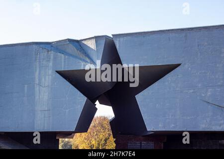 BREST, BÉLARUS - 19 OCTOBRE 2019 : porte symbole de l'étoile de la forteresse de Brest le monument et musée de la Seconde Guerre mondiale. Banque D'Images