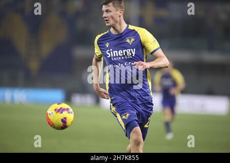 Vérone, Italie.22 novembre 2021.Verona (VR), Italia, 22 novembre 2021, Stadio Marc'Antonio Bentegodi, 13Â° giornata Campionato di calcio Serie A Tim 2021/2022, incontro tra le escadron dell'Hellas Verona e dell'Empoli FC, nella foto: 27 Pawel Dawidowicz crédit: Independent photo Agency/Alay Live News Banque D'Images