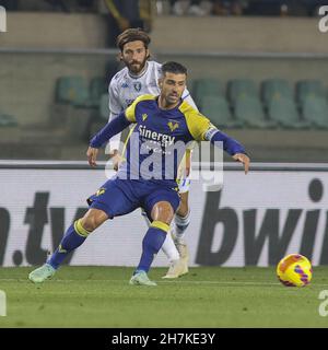 Vérone, Italie.22 novembre 2021.Verona (VR), Italia, 22 novembre 2021, Stadio Marc'Antonio Bentegodi, 13Â° giornata Campionato di calcio Serie A Tim 2021/2022, incontro tra le escadron dell'Hellas Verona e dell'Empoli FC, nella foto: 4 Miguel Veloso crédit: Independent photo Agency/Alay Live News Banque D'Images