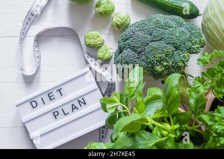 Concept régime et plan amincissant avec vue du dessus des légumes Banque D'Images