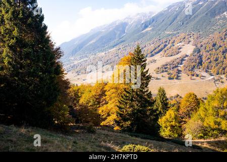 Vallée de l'automne dans la gamme Monte Baldo Banque D'Images