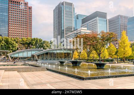 Parc des fontaines de Wadakura en automne, Marunouchi, Tokyo, Japon Banque D'Images