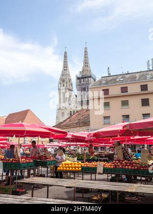 Photo du marché de dolac à Zagreb, croatie. Dolac est un marché agricole situé à Gornji Grad - Medvescak ville district de Zagreb, Croatie. Dolac Banque D'Images