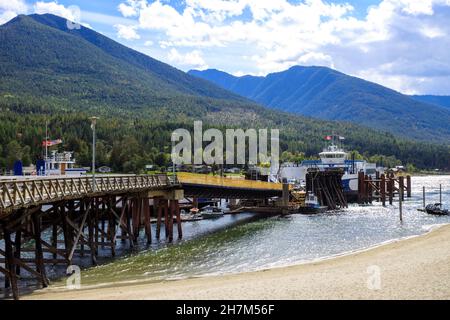 Terminal de traversier sur le lac Kootenay à Balfour, Colombie-Britannique, Canada. Banque D'Images