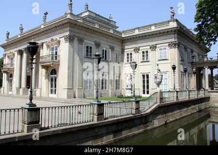 Palais sur l'île au parc Lazienki Klolewskie (bains royaux), façade nord, Varsovie, Pologne Banque D'Images
