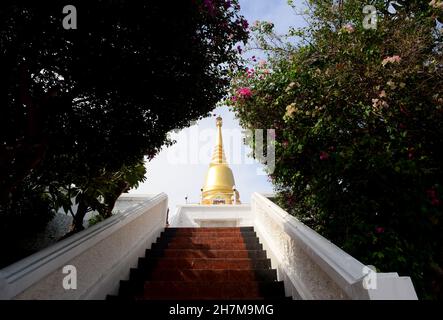 Lieu public Temple Wat Khao Chong Krachok (Wat Thammikaram Worawihan) sur la montagne Prachuap Khiri Khan.Thaïlande Banque D'Images