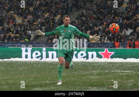 Non exclusif : KIEV, UKRAINE - 23 NOVEMBRE 2021 - le gardien de but Manuel Neuer du FC Bayern Munich est photographié lors de la Ligue des champions de l'UEFA 2021/2022 Banque D'Images