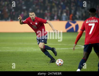 Lille, France, 23 novembre 2021, Burak Yilmaz de Lille pendant la Ligue des champions de l'UEFA, le match de football du Groupe G entre Lille OSC (LOSC) et le FC RB Salzburg le 23 novembre 2021 au stade Pierre Mauroy à Villeneuve-d'Ascq près de Lille, France - photo: Jean Catuffe/DPPI/Media LiveCredit: Independent photo Agency/Alay Live News Banque D'Images