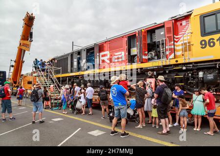 Une locomotive diesel-électrique de classe DL, exploitée par KiwiRail en exposition publique à Auckland, en Nouvelle-Zélande Banque D'Images