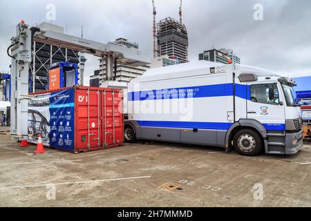 Un véhicule d'inspection des conteneurs du Service des douanes de la Nouvelle-Zélande sur le front de mer d'Auckland Banque D'Images