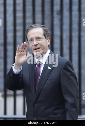 Le président israélien Isaac Herzog arrive à Downing Street, Londres, pour des entretiens bilatéraux avec Boris Johnson.23 novembre 2021. Banque D'Images