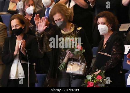 Madrid, Espagne.24 novembre 2021.La reine Sofia a présidé le concert qui a rendu hommage à 'in Memoriam' au général de brigade Francisco Grau Vegara du corps de musique militaire au Théâtre Monumental.Madrid, 23 novembre 2021 la Reina Sofía presidió el concierto que homenajeó “in Memoriam” al General de brigada del Cuerpo de Músicas Militares Francisco Grau Vega en el Teatro Monumental.Madrid, 23 de noviembre de 2021 POOL/Casa Real/cordon Press Credit: CORDON PRESS/Alay Live News Banque D'Images