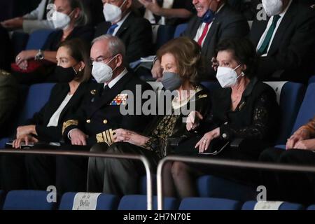 Madrid, Espagne.24 novembre 2021.La reine Sofia a présidé le concert qui a rendu hommage à 'in Memoriam' au général de brigade Francisco Grau Vegara du corps de musique militaire au Théâtre Monumental.Madrid, 23 novembre 2021 la Reina Sofía presidió el concierto que homenajeó “in Memoriam” al General de brigada del Cuerpo de Músicas Militares Francisco Grau Vega en el Teatro Monumental.Madrid, 23 de noviembre de 2021 POOL/Casa Real/cordon Press Credit: CORDON PRESS/Alay Live News Banque D'Images