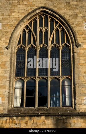 Fenêtre dans le St. Edward's Hall, Stow-on-the-Wold, Gloucestershire, Angleterre, Royaume-Uni Banque D'Images