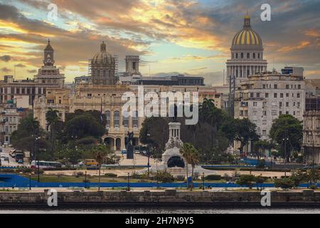 La Havane (Habana) au centre-ville au coucher du soleil Banque D'Images
