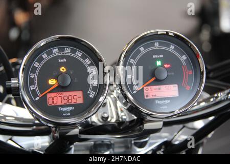 Triumph Rocket III Motorcycle: Tableau de bord, isolé en exposition dans un concessionnaire à São Paulo - São Paulo - Brésil.Mars 2017. Banque D'Images