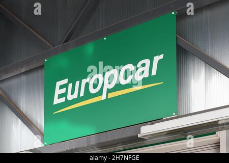 VALENCE, ESPAGNE - 23 NOVEMBRE 2021 : Europcar est une société française de location de voitures fondée en 1949 Banque D'Images