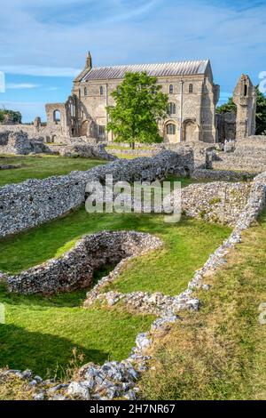 Une vue sur les ruines du Prieuré de Binham à Norfolk vue du sud. Banque D'Images