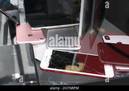 Copenhague/Danemark./24 novembre 2021 /Humac Premium Reselleer Apple product shops et shoppers en ligne pour visiter le nouveau magasin Humac dans la capitale danoise Copenhague Danemark.(Photo..Francis Joseph Dean/Dean Pictures) Banque D'Images