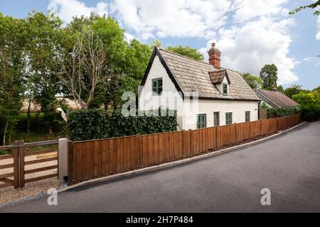 Great Wratting, Suffolk - août 21 2019: Maison traditionnelle avec un rendu extérieur orné dans le suffolk angleterre situé dans un pays typiquement étroit Banque D'Images