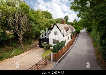 Great Wratting, Suffolk - août 21 2019: Maison traditionnelle avec un rendu extérieur orné dans le suffolk angleterre situé dans un pays typiquement étroit Banque D'Images