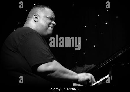 Julian Jospeh joue avec le Julian Joseph Trio, Scarborough Jazz Festival 2021, Royaume-Uni Banque D'Images