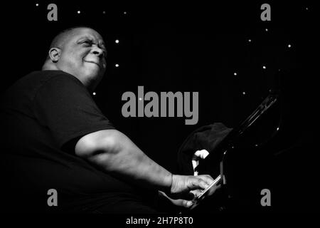 Julian Jospeh joue avec le Julian Joseph Trio, Scarborough Jazz Festival 2021, Royaume-Uni Banque D'Images