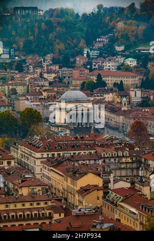 Vue aérienne de la Gran Madre di Dio, Turin (Turin), Piedmonte, Italie - une belle église néo-classique sur le po Banque D'Images