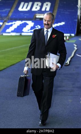 Photo du dossier datée du 04-11-2004, de Frank Burrows, gestionnaire de gardien de West Bromwich Albion.L'ancien défenseur de Swindon Frank Burrows est décédé à l'âge de 77 ans, ont annoncé le club.Date de publication : le mercredi 24 novembre 2021. Banque D'Images