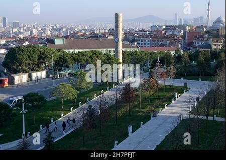 TURQUIE, Istanbul, Üsküdar, nouveaux immeubles d'appartements du côté asiatique / TÜRKEI, Istanbul, Üsküdar, neue Wohnhäuser auf der asiatischen Seite Banque D'Images