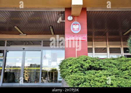 RYBNIK, POLOGNE - 11 MAI 2021 : bureau ZUS à Rybnik, Pologne.ZUS est l'acronyme de Zaklad Ubezpieczen Spolecznych (institution d'assurance sociale), organe d'État Banque D'Images