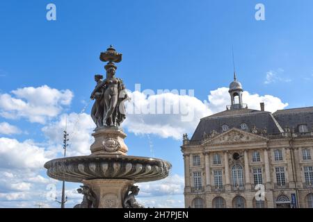 Bordeaux, France - 17 septembre 2021 : détail de la Fontaine des trois grades au centre de la ville française.Situé sur la célèbre place de la Banque D'Images