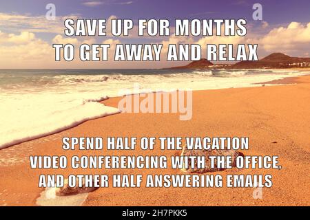 Vacances vs stress de travail drôle meme pour le partage des médias sociaux. Visioconférence de bureau vs Relax - memes sur le lieu de travail. Banque D'Images