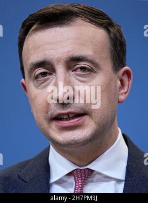 Berlin, Allemagne.24 novembre 2021.Paul Ziemiak, Secrétaire général de la CDU, donne une conférence de presse à la Maison Konrad Adenauer sur la présentation de l'accord de coalition entre le SPD, les Verts et le FDP sur la formation d'un nouveau gouvernement fédéral.Credit: Michael Kappeller/dpa/Alay Live News Banque D'Images