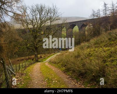 20.11.21 Dent, Cumbria, UKDent Head Viaduct est un viaduc ferroviaire sur la ligne Settle–Carlisle à Dentdale, Cumbria, Angleterre.C'est la deuxième via majeure Banque D'Images