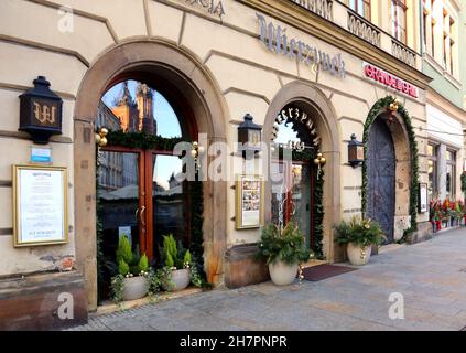 Cracovie.Cracovie.Pologne.Devant 'Wierzynek', le plus ancien restaurant de Pologne (depuis 1364) sur la place du marché principal. Banque D'Images