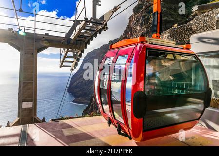 Route du ciel - téléphérique de montagne Cabo Girao, attraction touristique populaire et de beaux paysages dans l'île de Madère Banque D'Images